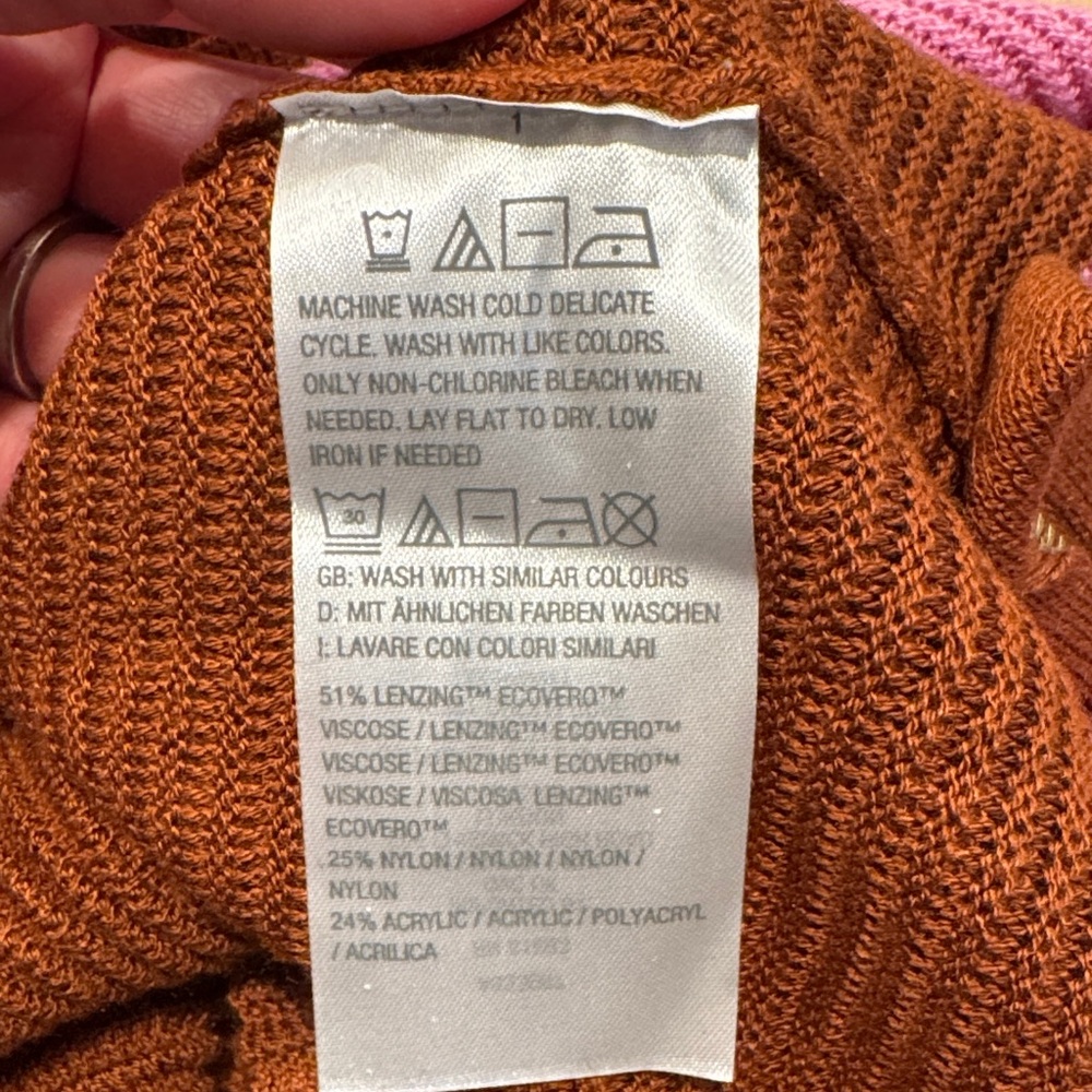 Zuda Eco Vero Color Blocked Sweater w/ Side Seam Zippers. Size Large - Picture 10 of 11